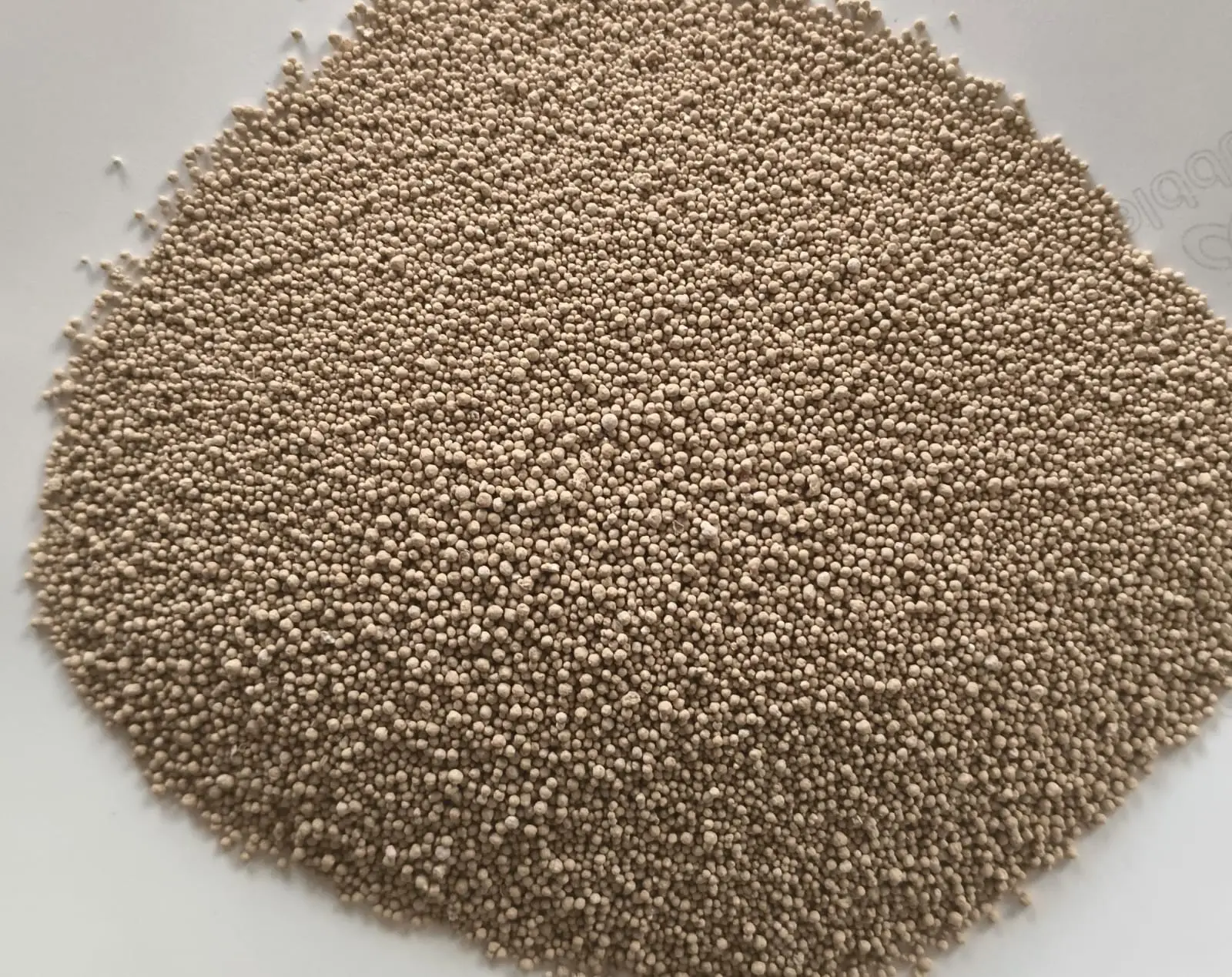 Lasalocid sodium 15% granules — light tan poultry feed coccidiostat granules